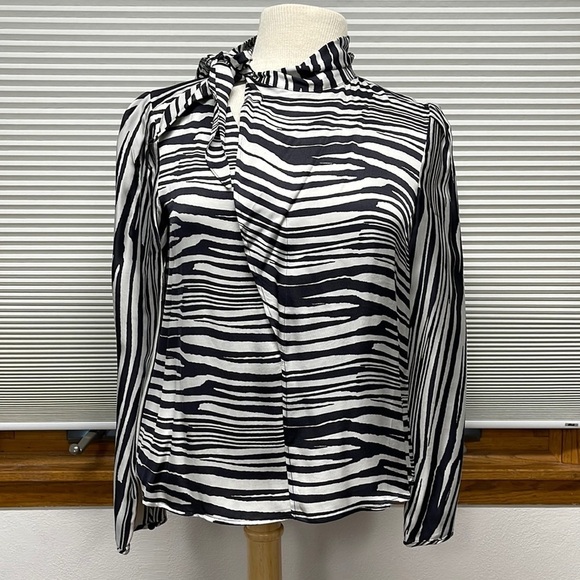 Banana Republic NWT Zebra Print Mock Neck Tie Ling Sleeve Blouse Size XS - Picture 4 of 12